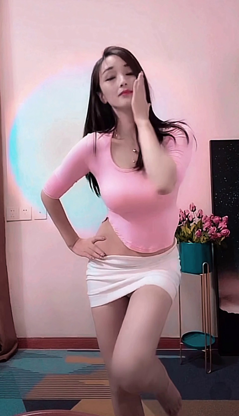 [小姐姐]身材超级棒的少妇女主播扭臀热舞预览图 2